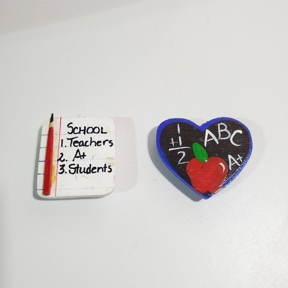 Vintage set of 2 wooden handpainted teacher button covers - Picture 3 of 5